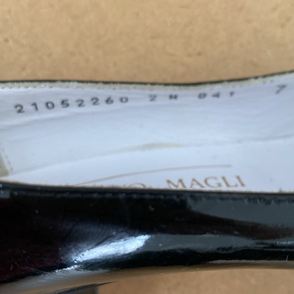 Bruno Magli Patent Leather Heels. 1.5” Heel. Black with embroidered detail. 7 - Picture 6 of 6